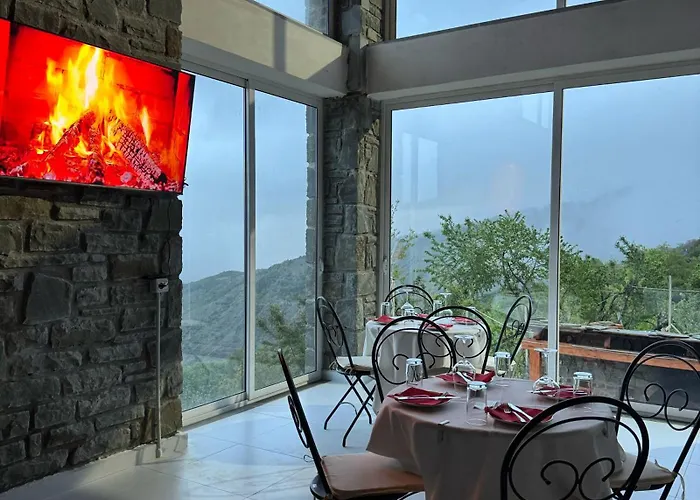 Xhaferri Hotel *