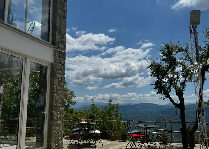 Xhaferri Hotel *